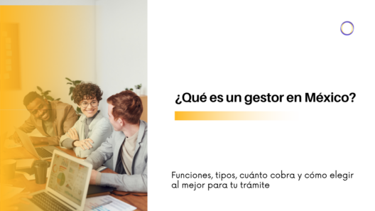 Team of professionals collaborating at a desk with laptops; right side shows the headline '¿Qué es un gestor en México?' with a yellow gradient underline on a white background.