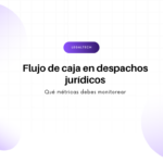 Encabezado de héroe: título 'Flujo de caja en despachos jurídicos' con subtítulo, badge púrpura 'Legaltech' y círculos lavanda sobre fondo en rejilla.