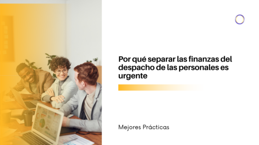 Coworkers sharing a laugh over laptops in a bright office, with a yellow gradient overlay beside a white panel featuring a Spanish headline about separating personal and business finances.